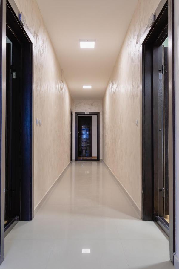 Airmi Hotel Surčin Exteriér fotografie