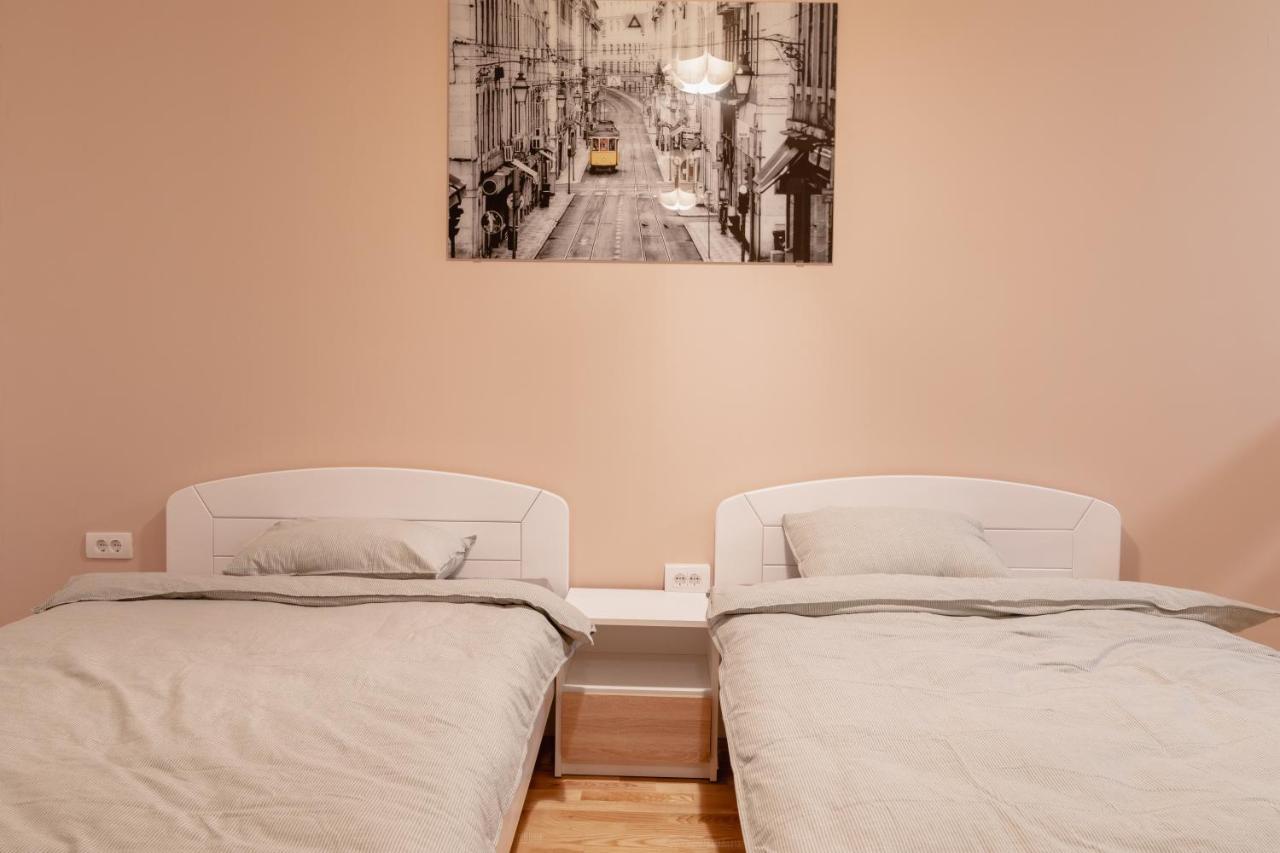 Airmi Hotel Surčin Exteriér fotografie